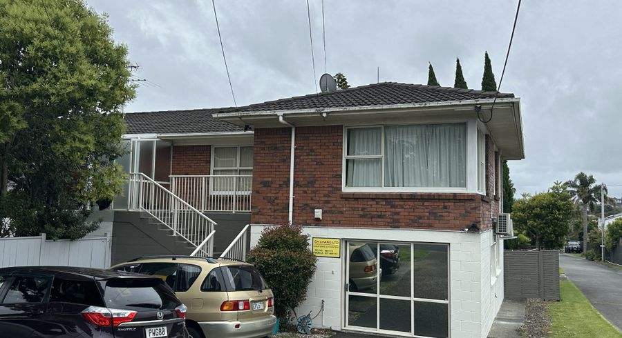  at 2/111 Shakespeare Road, Milford, Auckland