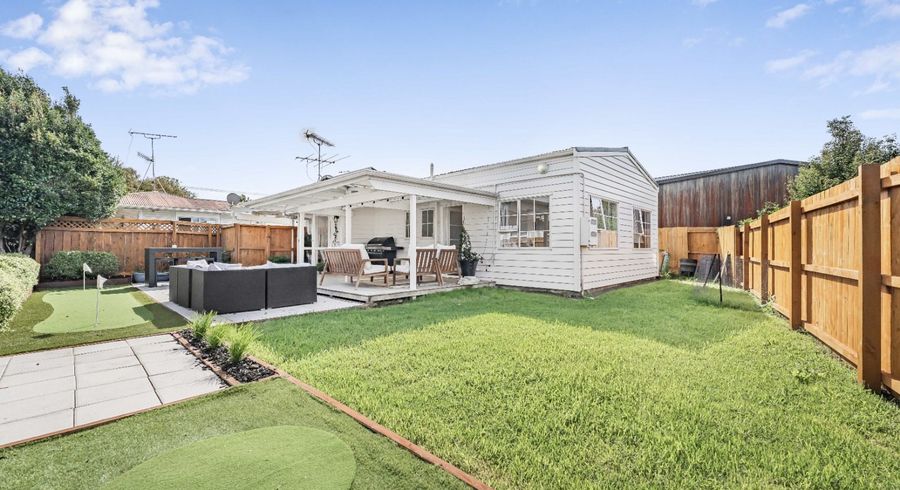  at 2/56 Northcote Road, Hillcrest, North Shore City, Auckland