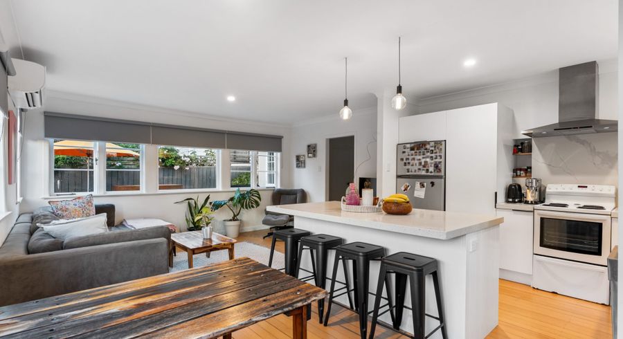  at 2/30 Lyttelton Avenue, Forrest Hill, North Shore City, Auckland