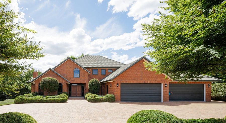  at 31 Montrose Crescent, Huntington, Hamilton