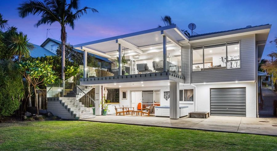  at 9 Sandown Road, Rothesay Bay, Auckland