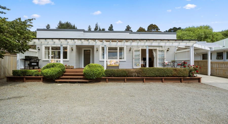  at 4 Hillside Drive, Maoribank, Upper Hutt