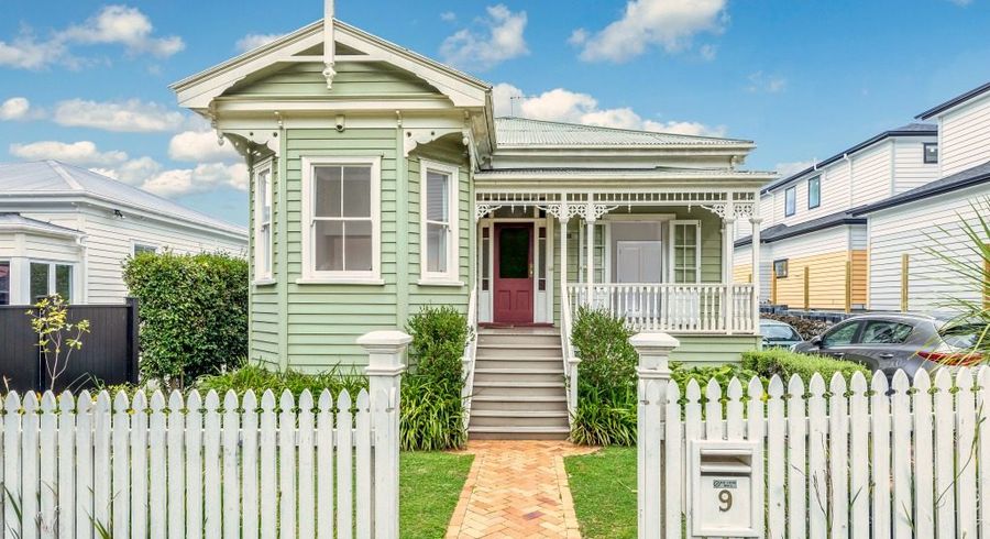  at 9 Oaklands Road, Mount Eden, Auckland