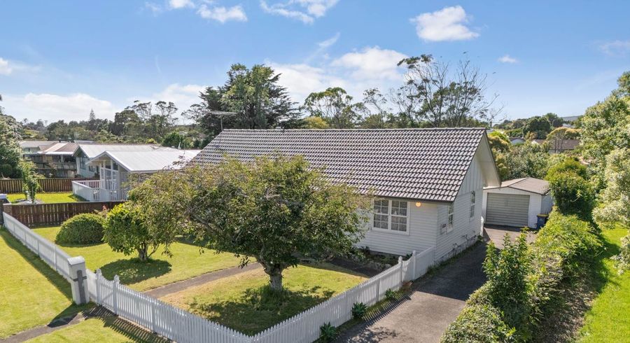  at 9 Riverpark Crescent, Henderson, Waitakere City, Auckland