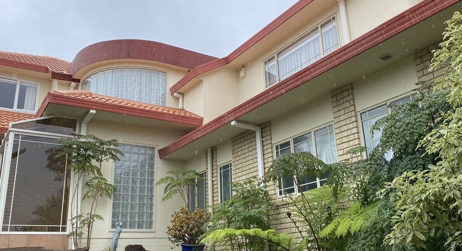  at 5 Gretna Green, Browns Bay, North Shore City, Auckland