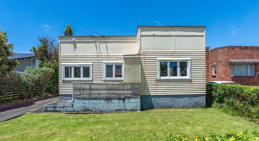  at 6 Staveley Avenue, Mount Roskill, Auckland City, Auckland