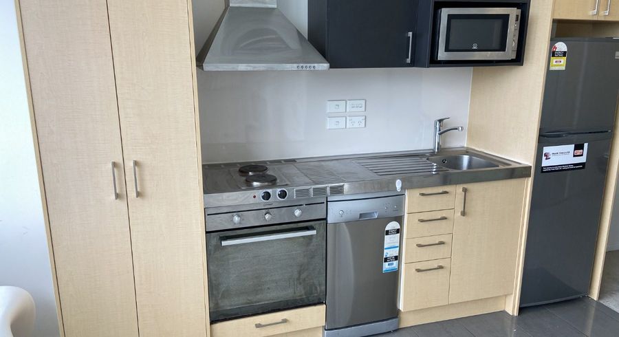  at 17 Putney Way, Manukau, Manukau City, Auckland