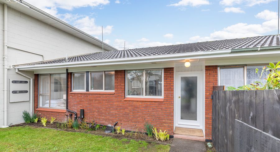  at 2/32 Fowlds Avenue, Sandringham, Auckland