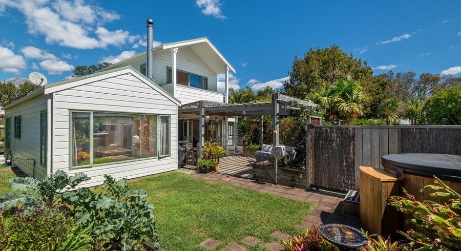  at 2/13 Montgomery Avenue, Belmont, North Shore City, Auckland