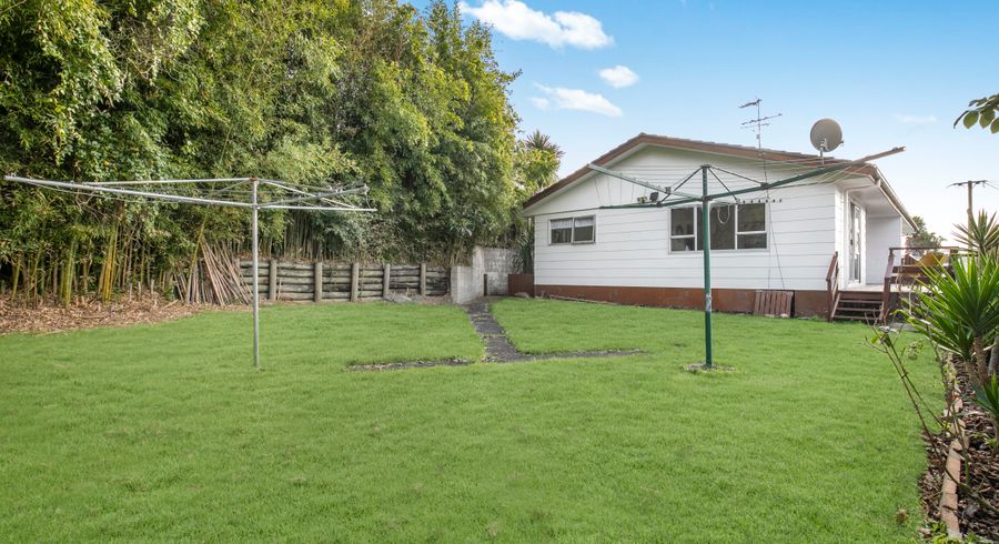  at 2/18 Wattle Road, Sunnyvale, Auckland