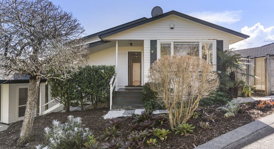  at 8 Lanark Place, Glen Innes, Auckland