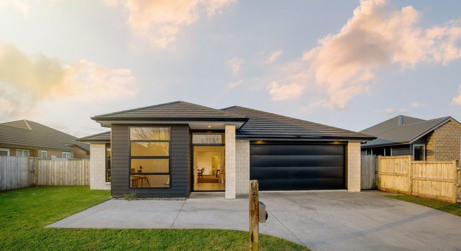 at 16 Helen June Avenue, Flagstaff, Hamilton