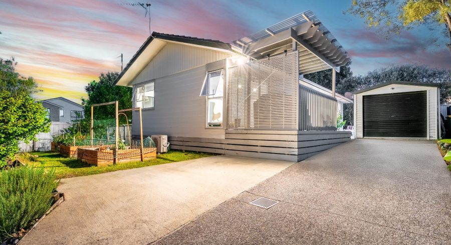  at 2 Katrina Place, Massey, Auckland