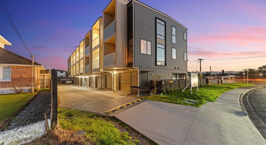  at 4 Toru Street, Te Atatu Peninsula, Waitakere City, Auckland