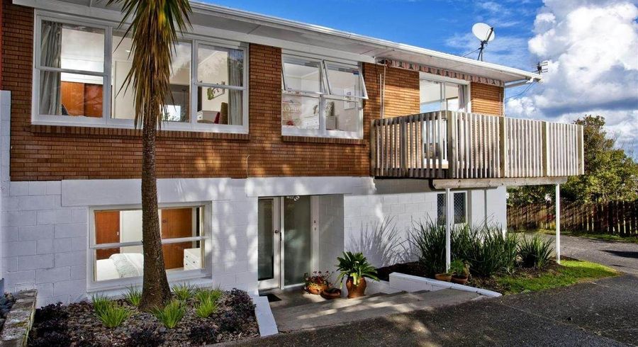  at 2/240 East Coast Road, Forrest Hill, North Shore City, Auckland