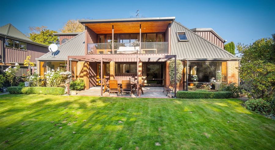  at 1/143 Straven Road, Fendalton, Christchurch
