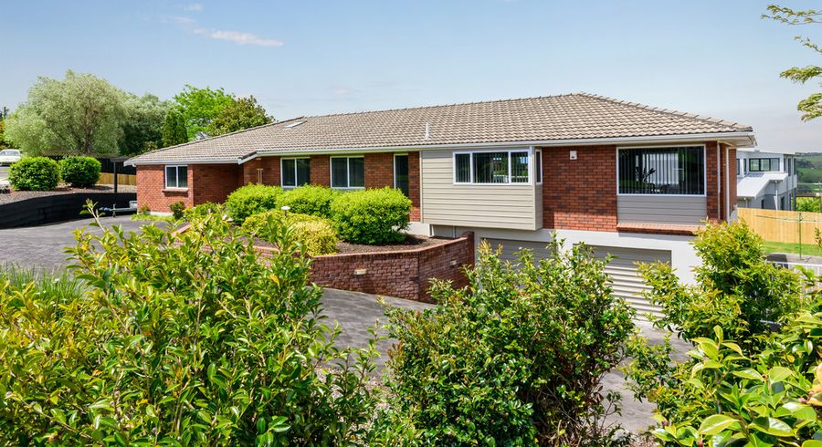  at 14 Chisbury Terrace, Shelly Park, Auckland