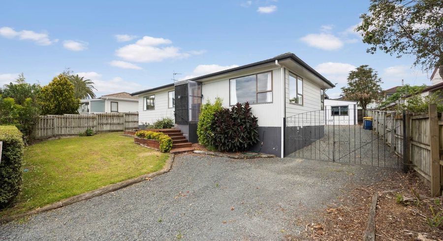  at 32 Granville Drive, Massey, Waitakere City, Auckland