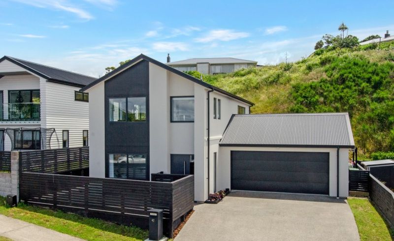  at 42 Domett Street, Newlands, Wellington