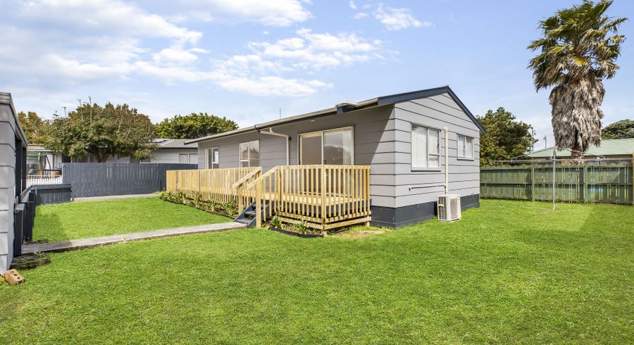  at 2/11 Justamere Place, Weymouth, Auckland