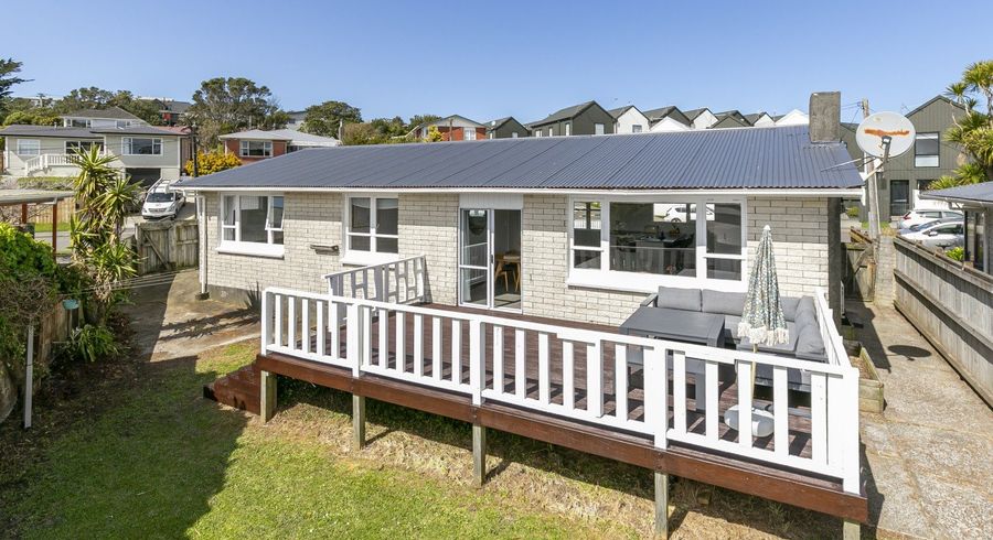  at 5 Oswald Crescent, Paparangi, Wellington