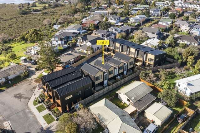 at 27D Dawnhaven Drive, Te Atatu Peninsula, Waitakere City, Auckland