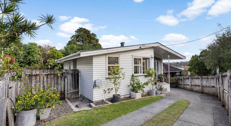  at 43 Howard Road, Northcote, Auckland