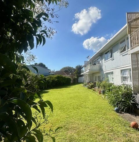  at 4/133 Shakespeare Road, Milford, North Shore City, Auckland