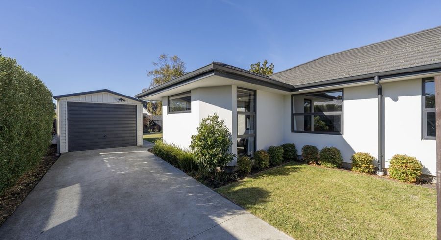  at 2/8 Hurst Place, Parklands, Christchurch