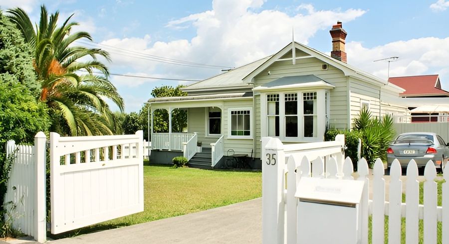  at 35 Roberton Road, Avondale, Auckland