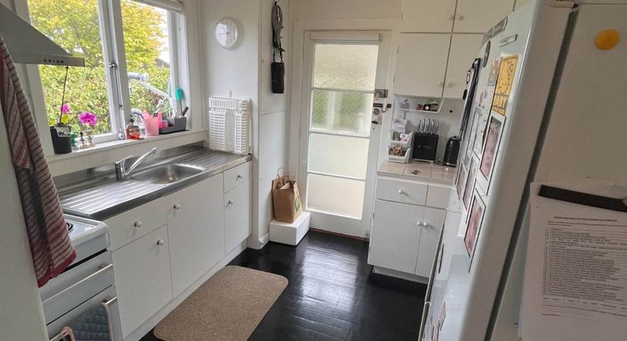  at 5 Cliff View Drive, Green Bay, Waitakere City, Auckland