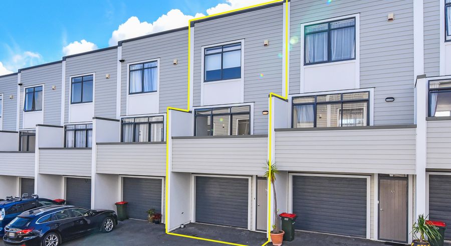  at 127N Queens Road, Panmure, Auckland