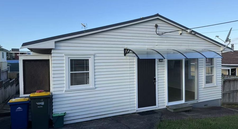  at 19 Raleigh Road, Northcote, North Shore City, Auckland