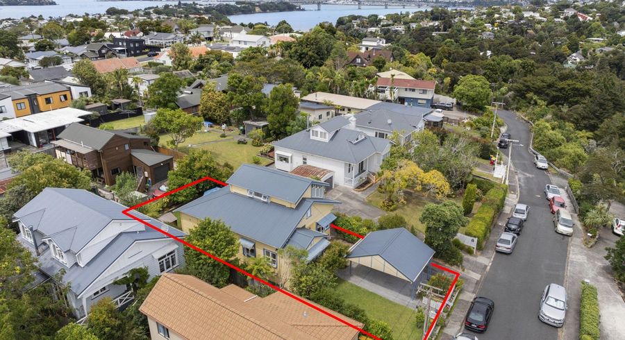  at 1/6 Valley Road, Northcote, Auckland