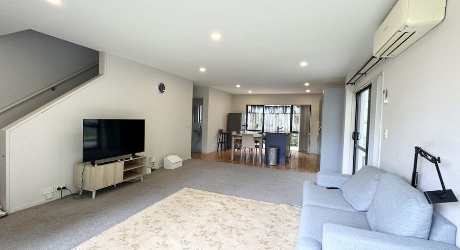  at 6 Sun Place, Henderson, Waitakere City, Auckland