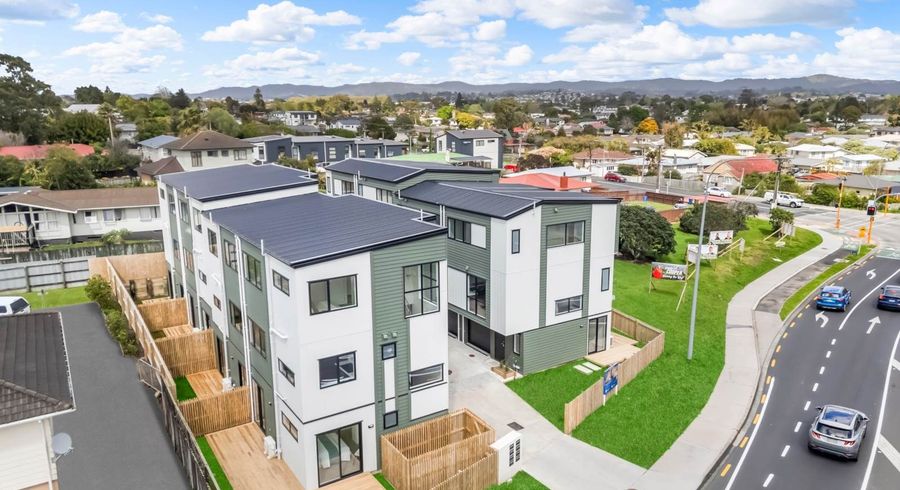  at 125 Universal Drive, Henderson, Waitakere City, Auckland