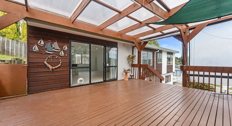  at 2/27 Mallard Place, Unsworth Heights, North Shore City, Auckland