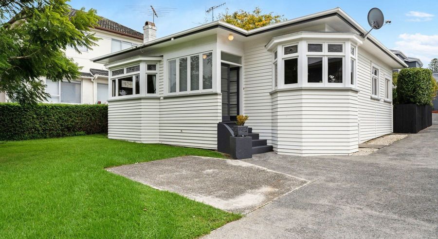  at 18 Irirangi Road, Greenlane, Auckland