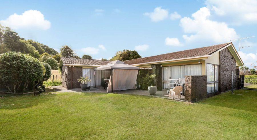  at 8 Gracechurch Drive, Flat Bush, Auckland