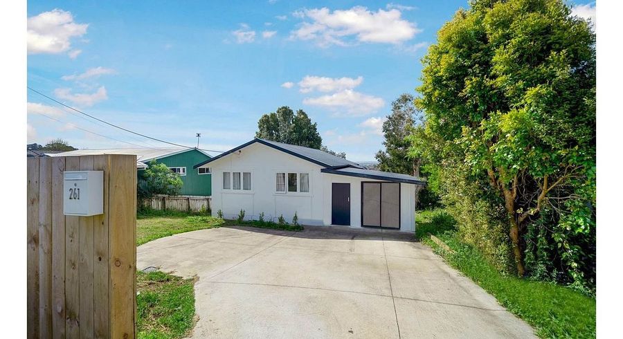  at 261 Sturges Road, Henderson, Waitakere City, Auckland