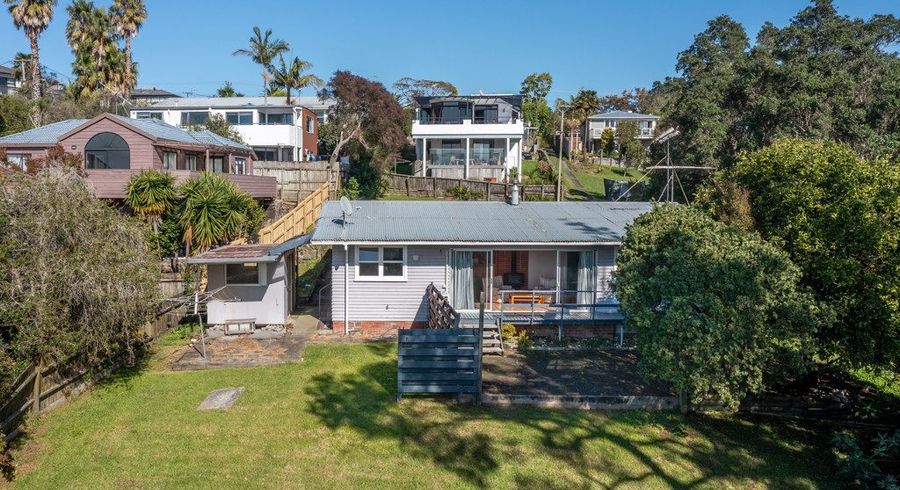  at 295 Glenfield Road, Glenfield, North Shore City, Auckland