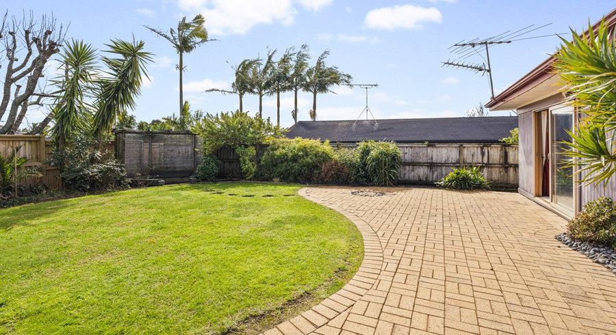  at 6 Davita Place, Farm Cove, Manukau City, Auckland