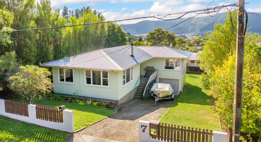 at 7 Reid Road, Wainuiomata, Lower Hutt