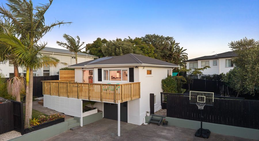  at 2/16 Kenmure Avenue, Forrest Hill, North Shore City, Auckland