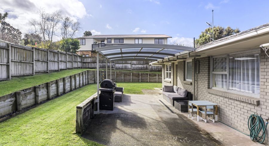  at 2/19 Tampin Road, Hillpark, Auckland