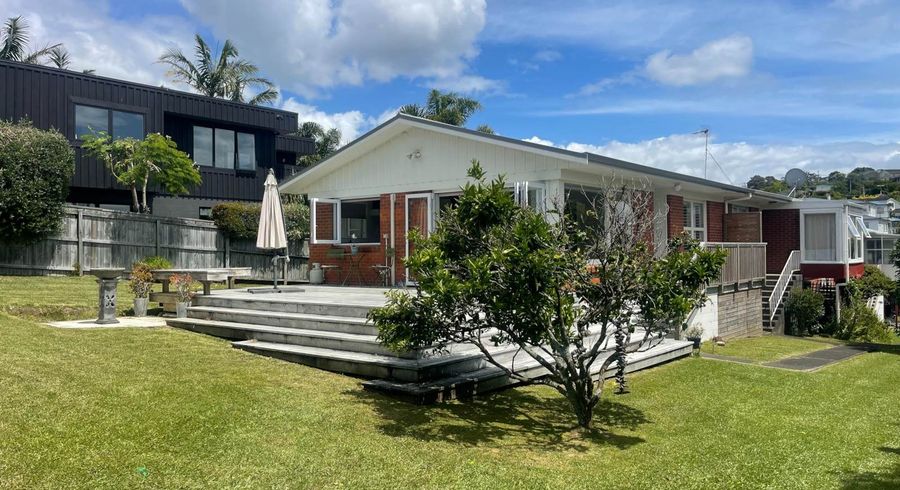  at 4/4 Penzance Road, Mairangi Bay, North Shore City, Auckland