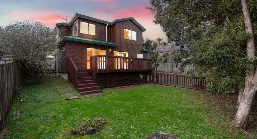  at 2/30 Roberts Road, Glenfield, North Shore City, Auckland