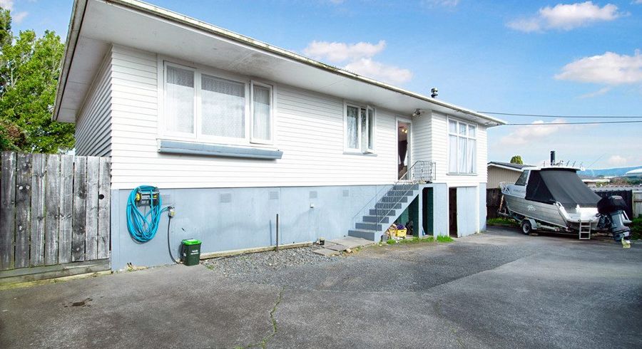  at 18 Sherwood Avenue, Te Atatu South, Waitakere City, Auckland