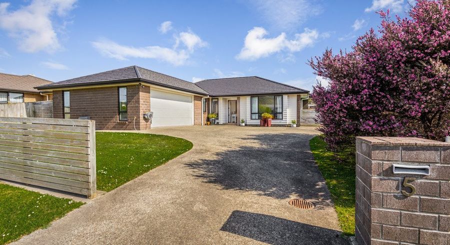  at 5 Parlane Drive, Huapai, Kumeu