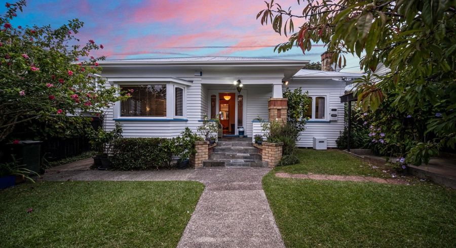  at 10 Riro Street, Point Chevalier, Auckland